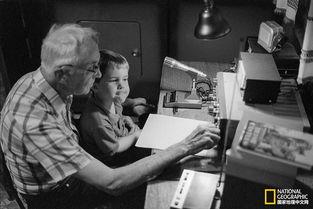 他的业余无线电,连接世界，探索无限